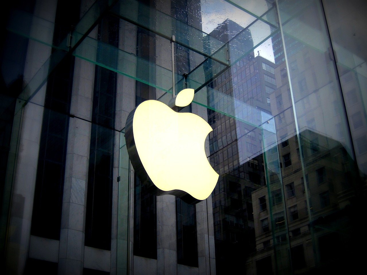 Apple (AAPL) Stock Rises 9%: Should You Buy or Sell Now?