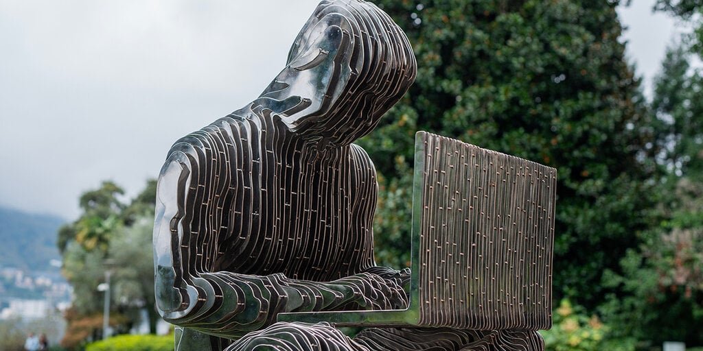 Bitcoin Creator Satoshi Nakamoto Statue Recovered from Lake Lugano After Vandalism