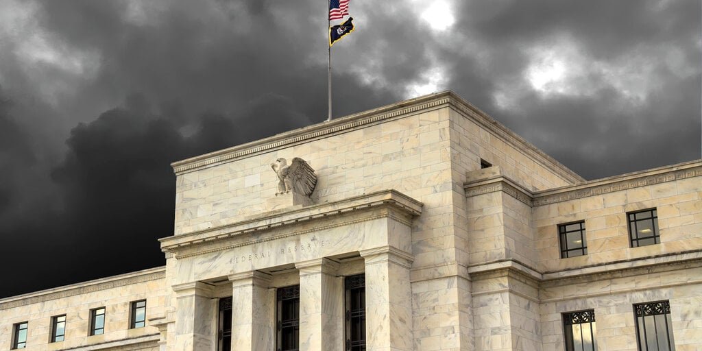 Bitcoin, Ethereum Sink as Fed’s Hammack Makes Case for Holding Interest Rates Steady