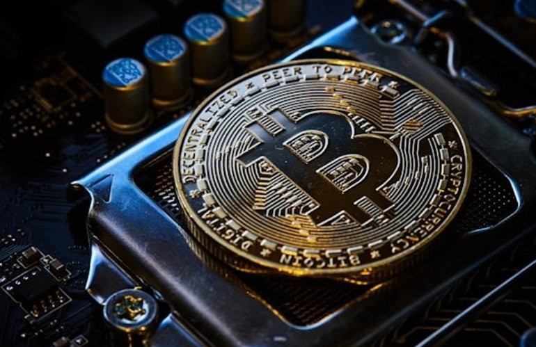 Bitcoin Faces Bearish Pressure as Analyst Warns of Potential Drop Toward 8K