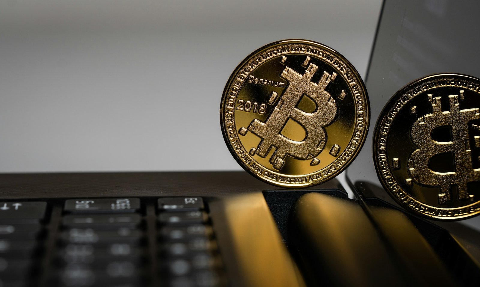 Bitcoin Investors Turn To ‘Smart DCA’ As Market Trades Below On-Chain Fair Value Of 7,700