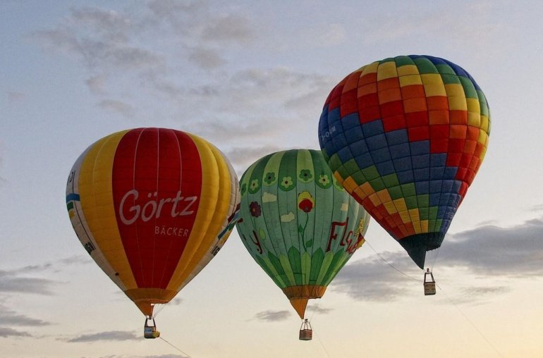 Bitcoin News Today: Ether (ETH) Likely to Top K, BTC Eyes Record High as Powell Sparks Rally; Watch for DAT Deal Risks: Asset Managers