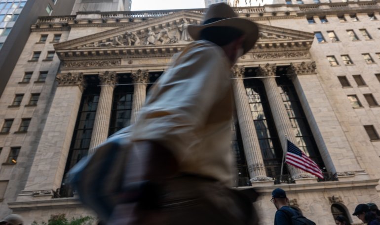 CRCL, COIN, MSTR Among Crypto Stock Rally as Powell Signals Possible September Rate Cuts