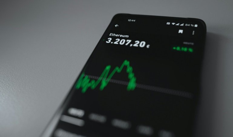 ETHZilla (ETHZ) Shares Plunge Nearly 30% as Dilution Fears Overshadow 9M Ether (ETH) Treasury