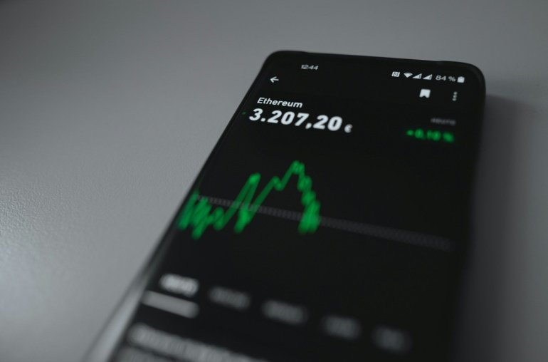 ETHZilla (ETHZ) Shares Plunge Nearly 30% as Dilution Fears Overshadow 9M Ether (ETH) Treasury