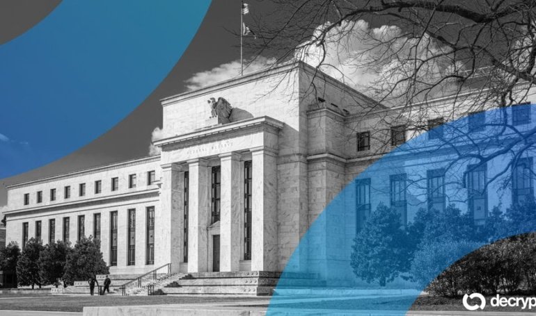 Fed’s Top Banking Regulator Floats Allowing Staff to Hold Crypto