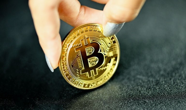 IBIT Outflows Paired With Drop In Tron USDT Transfers