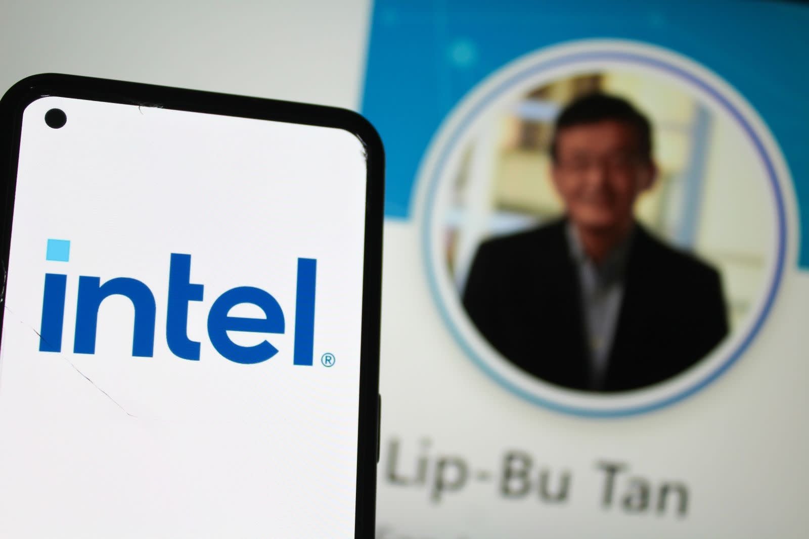 Intel Stock Falls Amid CEO Crisis as Trump Strikes: Intel vs NVIDIA