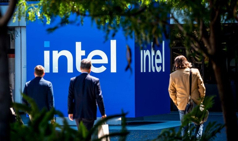 Intel Stock (INTC) Plummets as Trump Calls for CEO to Resign