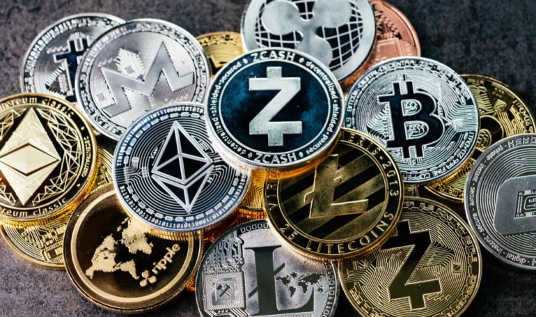 Is Altseason Here? Analyst Says Altcoins Still Lag Behind Bitcoin