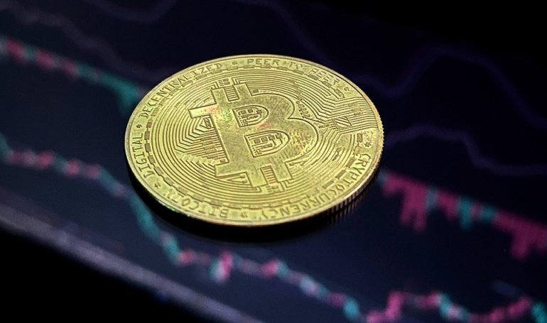 Market Expert Debunks Possible Bitcoin Top In November Using 9-12 Months Retail Cycle