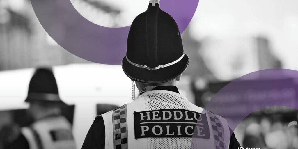 Scammer Poses as UK Police, Steals .8M in Bitcoin From Hardware Wallet