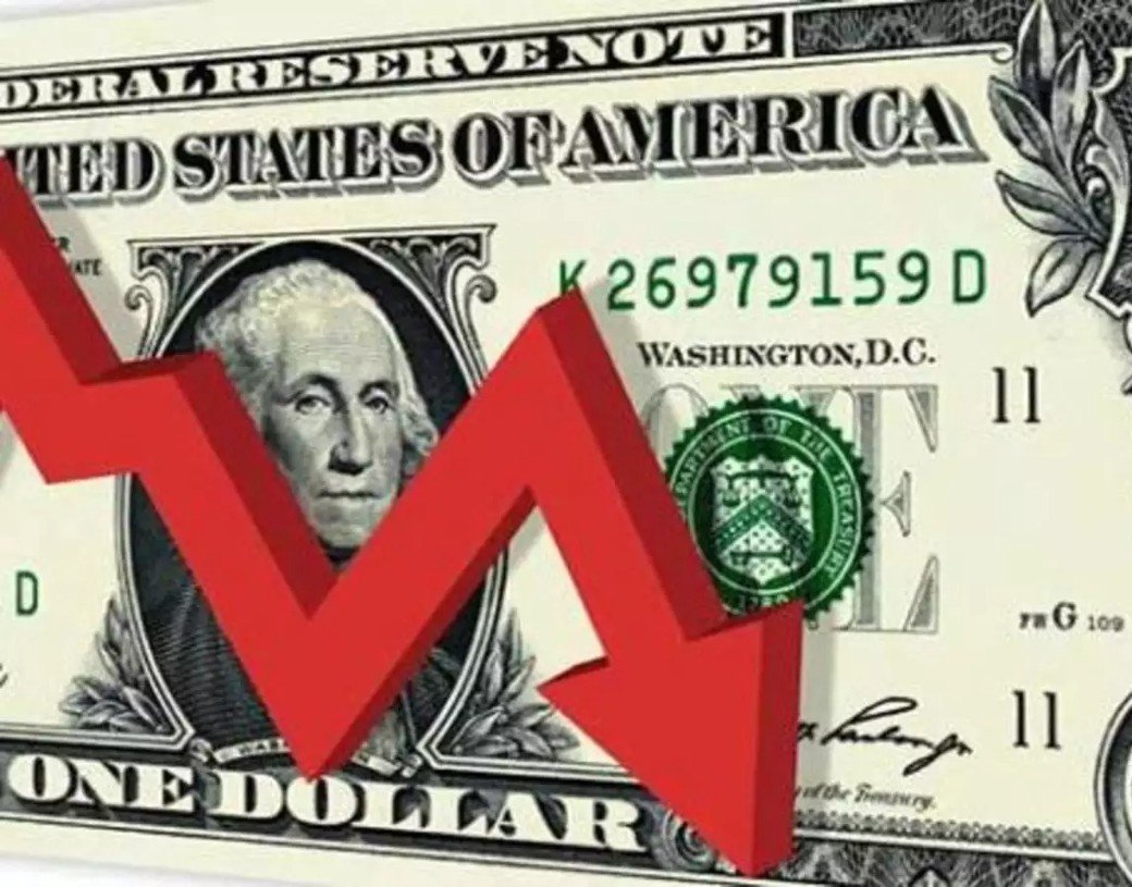 Should You Reduce Dollar Exposure? UBS Warns on Weak USD