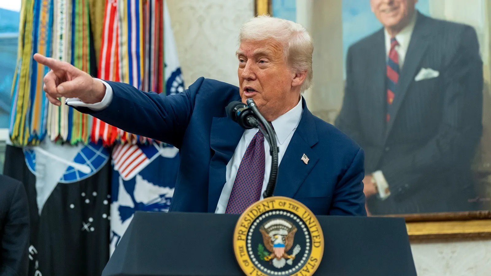 Trump To Sign Order Allowing Crypto in 401(k) Retirement Plans