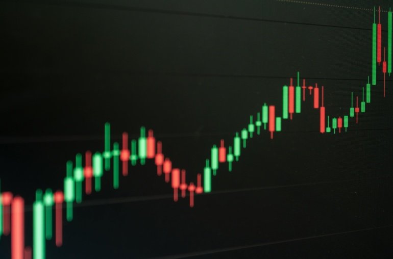 XRP Monthly RSI Points To Cycle 3 Blow-Off Top, Analyst Predicts 97 Peak