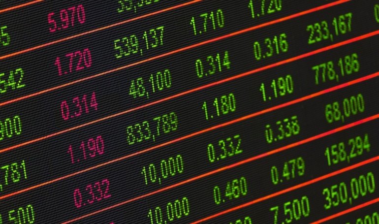 BTC/USD and DOGE/BTC Race For Bullish Breakout; XRP MACD Turns Bullish