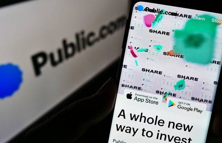 Public Gains 85K Retail Accounts as Tornado Targets Institutional AI