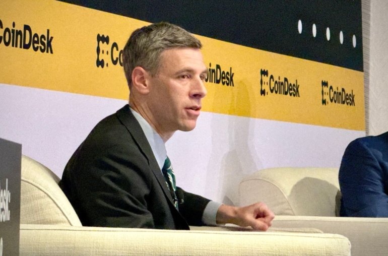 Top U.S. Banking Regulator Gould Says Crypto Debanking ‘Is Real’