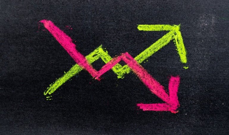 XRP and Solana (SOL) Signal Bullish Strength While Traders Hedge For Downside in Bitcoin (BTC) and Ether (ETH)