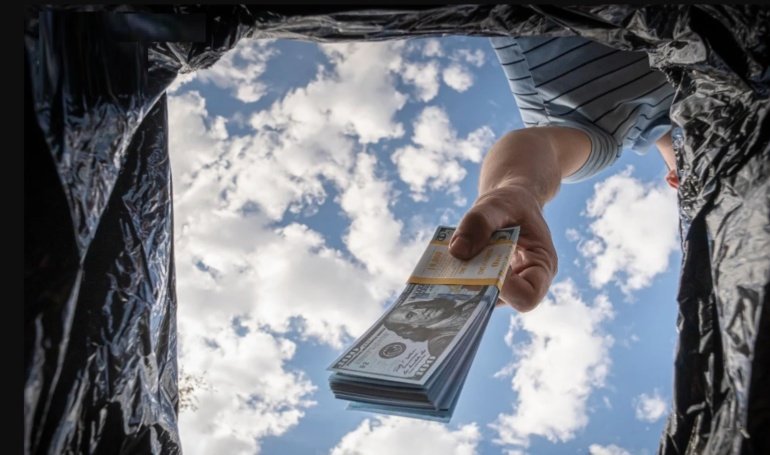 BRICS Speeds Up Dollar Selling, Chinese Firms Offload .8 Billion