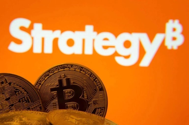 Strategy (MSTR) Stock Tanks 8% As Bitcoin Returns to ,000