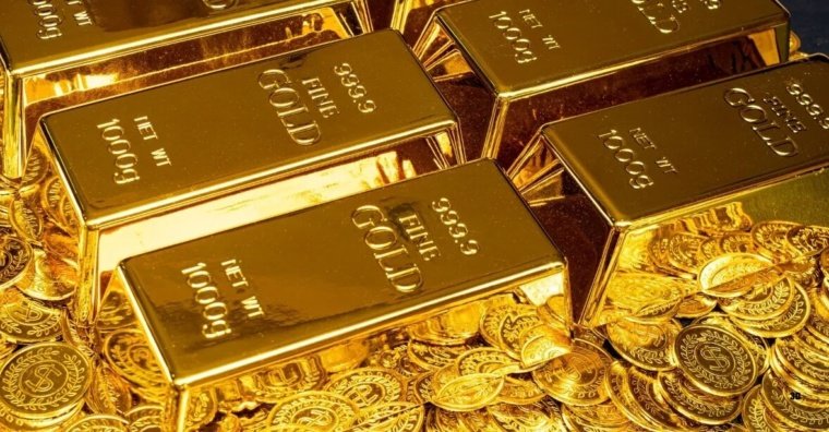 Brazil Cuts Dollar Holdings, Adds 42 Tons of Gold