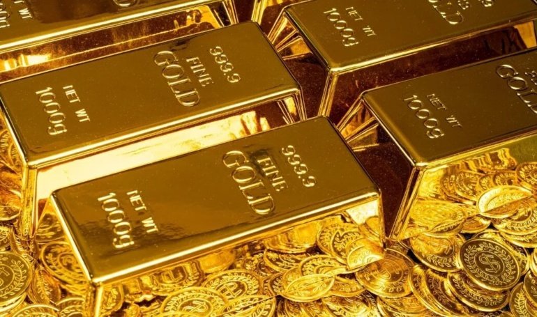 Brazil Cuts Dollar Holdings, Adds 42 Tons of Gold