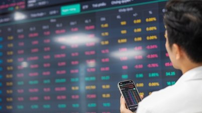 Proprietary trading firms were net buyers, but foreign investors sold off their holdings during the week the FTSE index was released.
