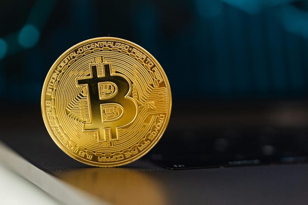 Bitcoin Posts Record $14K Weekly Gain, Closes at $77,387