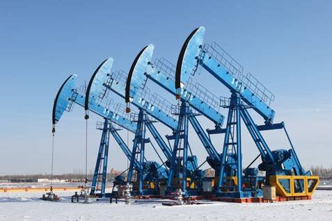 Oil rises as markets assess prospects for reopening Strait of Hormuz