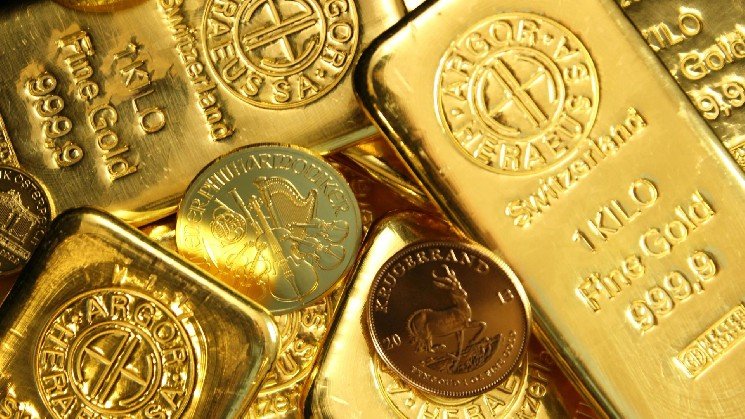 Bitcoin is outperforming stocks and correlating with gold just when it matters most Bitcoin is outperforming stocks and correlating with gold just when it matters most