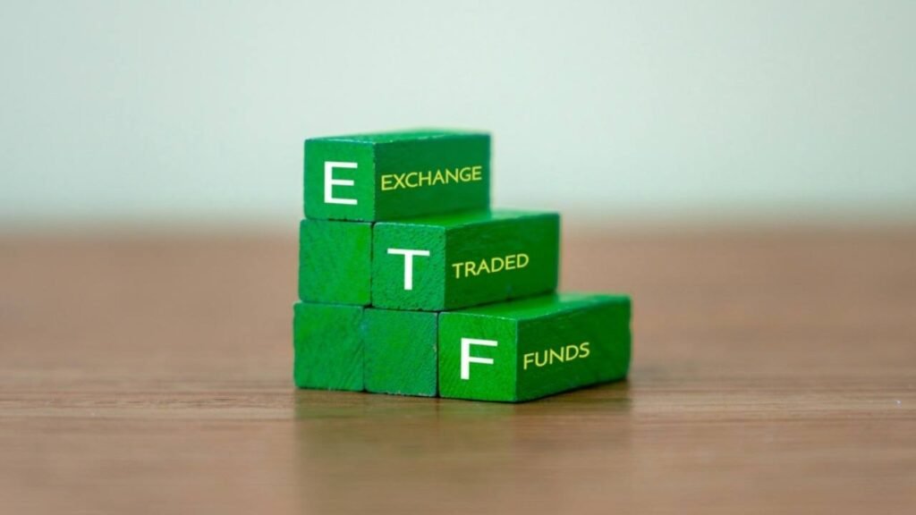 Bitcoin, Ether ETFs Pull In $706 Million as Crypto Demand Surges Bitcoin, Ether ETFs Pull In $706 Million as Crypto Demand Surges