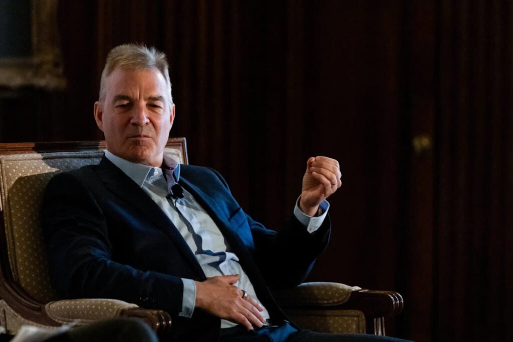 Billionaire hedge fund manager bets on ex Billionaire hedge fund manager bets on ex