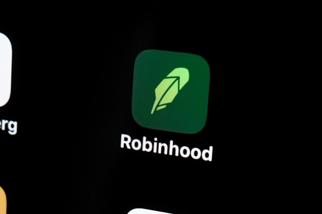 Robinhood and Webull Fall 4% as Imminent Clarity Act Decision Stokes Crypto Uncertainty