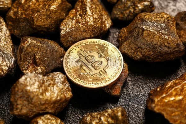 JPMorgan says bitcoin could outperform gold if ETF hedging eases JPMorgan says bitcoin could outperform gold if ETF hedging eases