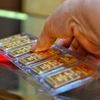Gold prices slip to near 2-week low Gold prices slip to near 2-week low