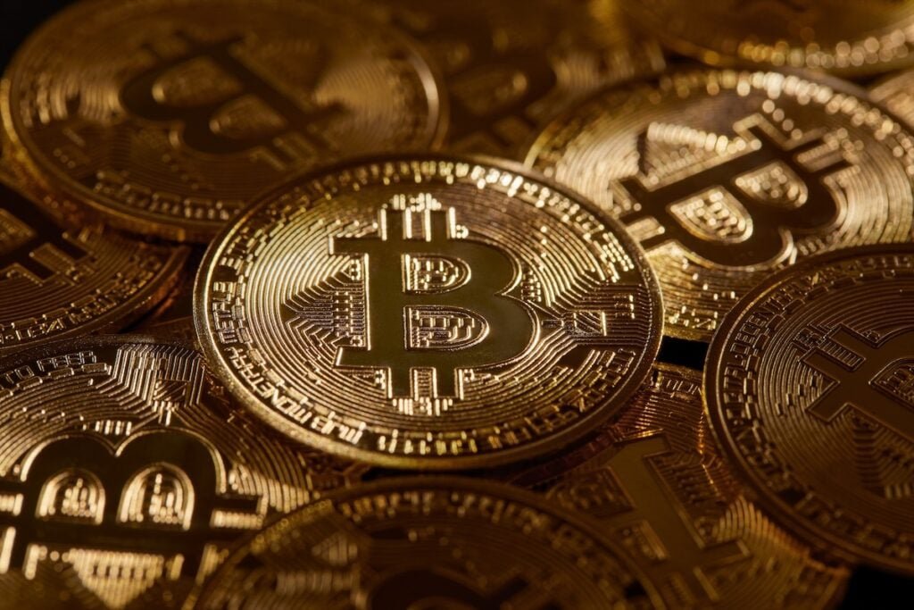Bitcoin Decoupling From Nasdaq, Says Grayscale as ‘Debasement Trade’ Comes Into Focus: Rising Debt, Defic Bitcoin Decoupling From Nasdaq, Says Grayscale as 'Debasement Trade' Comes Into Focus: Rising Debt, Defic