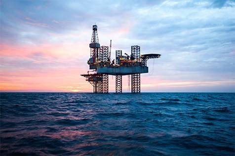 Oil extends gains on concerns over disruption to Saudi supplies