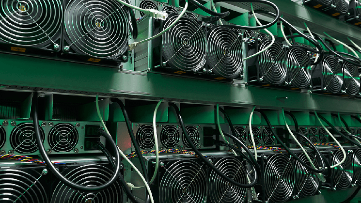 Bitcoin Miners Pocket $1B in August, but Halving Pain Still Lingers Bitcoin Miners Pocket $1B in August, but Halving Pain Still Lingers