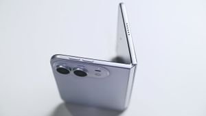 iPhone Ultra Dummy Unit Appears, Reveals Camera Design to Screen