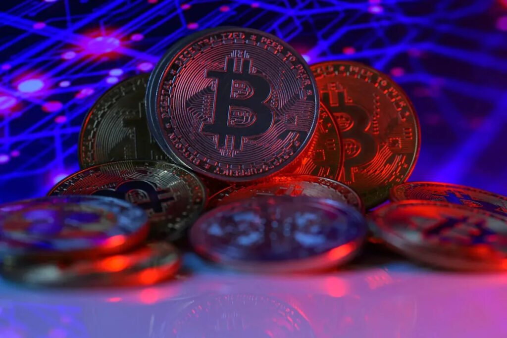 AAVE Jumps After Standard Chartered Starts Coverage, Sees Token Reaching $3,500 By 2030