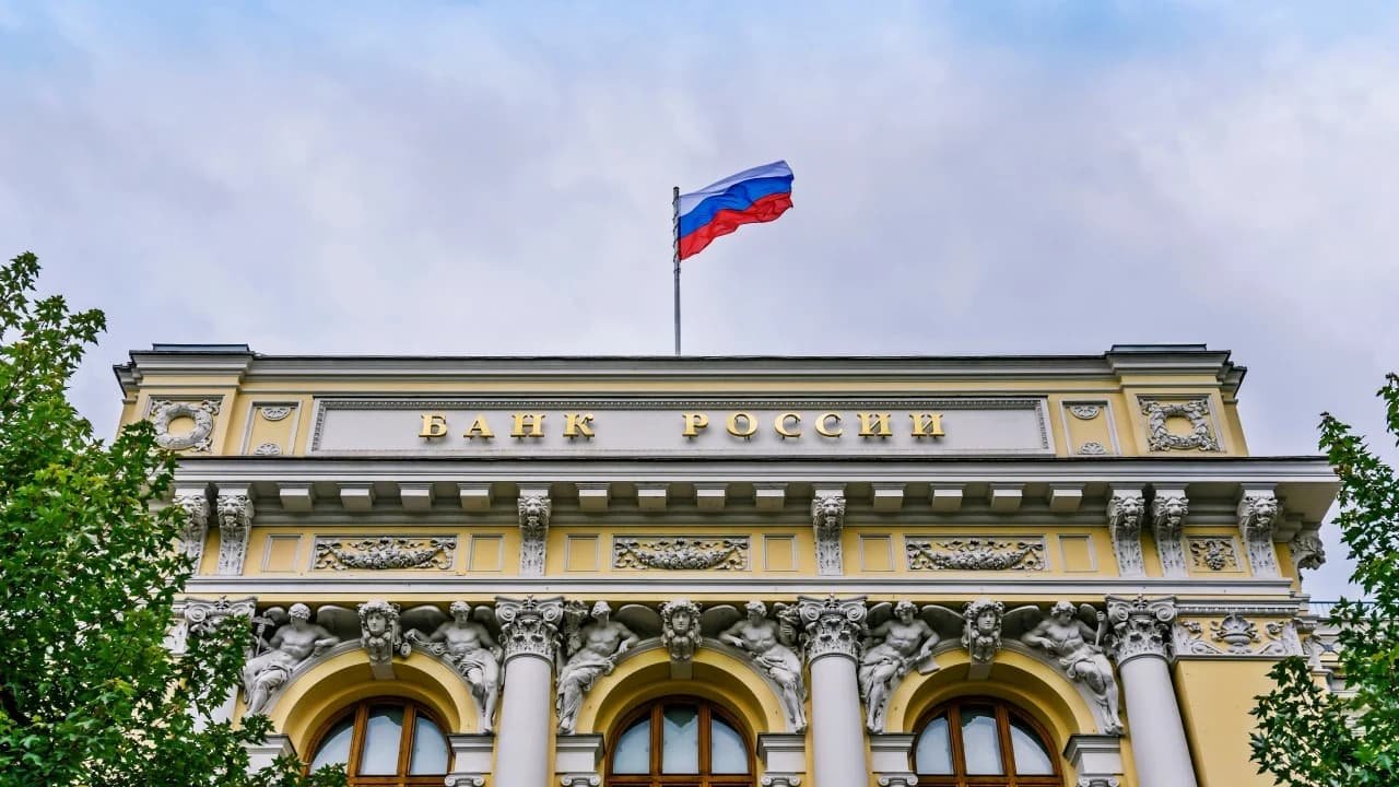 Russia's New Crypto Law Takes Effect, Caps Investors at $3,700
