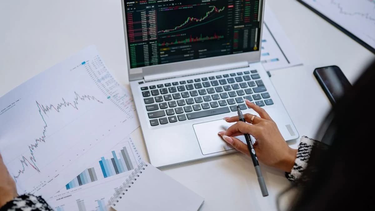 Coinbase-Backed Stock Tokens Achieve $227.7M in DEX Activity