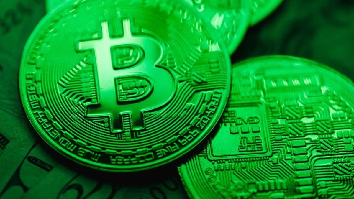 Bitcoin Sits on Average Cost Basis as 880K Coins Hover