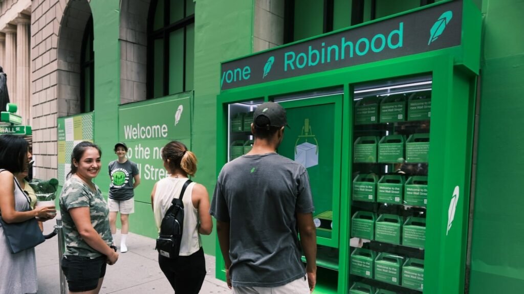 Robinhood Sinks 5% After Prosecutors Reportedly Charge Two Former Engineers Over Crypto Trades; Webull Drops 9% Robinhood Sinks 5% After Prosecutors Reportedly Charge Two Former Engineers Over Crypto Trades; Webull Drops 9%