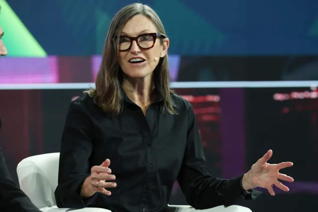Cathie Wood’s ARK Invest Cuts Crypto Exposure: Sells ARKB, COIN, CRCL, BMNR Stocks